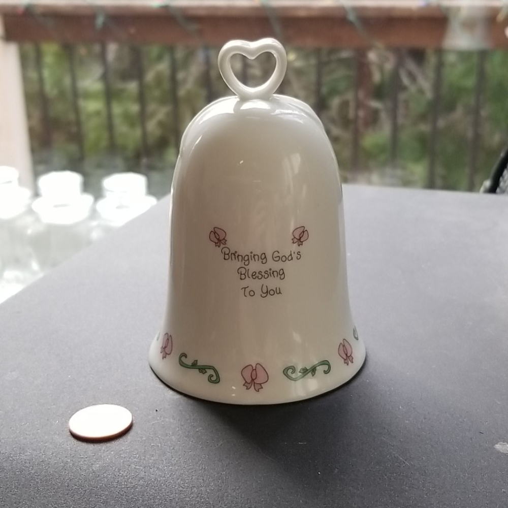 Precious Moments Bell 1995 - Picture 3 of 4